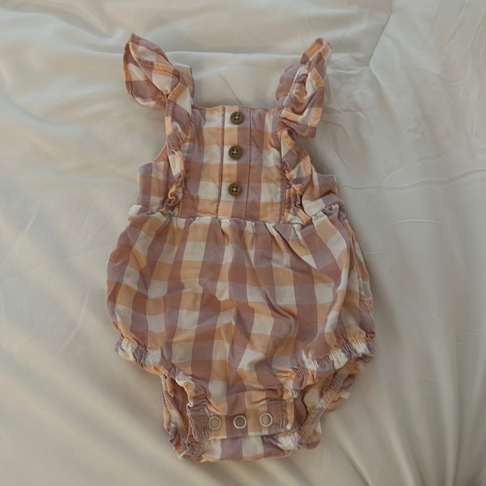 Newborn checkered bubble